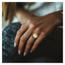 Cargar imagen en el visor de la galería, RELOJ ANILLO PARA MUJER INVICTA MINI 44483 - ORO